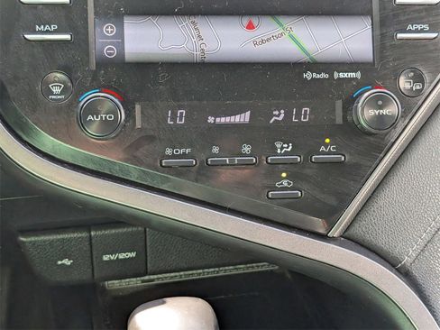 Used 2020 Toyota Camry XSE image 29