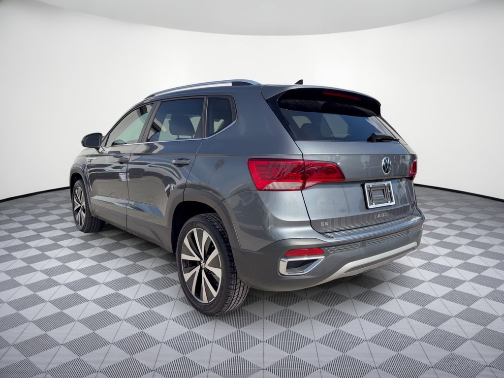 Used 2023 Volkswagen Taos SE w/ Panoramic Sunroof Package FWD image 3