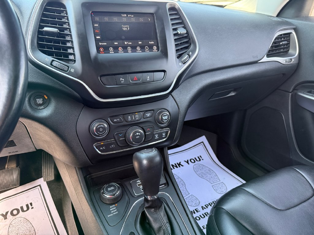 Used 2021 Jeep Cherokee Latitude Plus AWD/4WD image 31