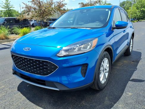 Used 2021 Ford Escape SE w/ Cold Weather Package FWD image 3