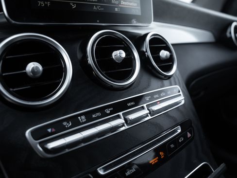 Used 2019 Mercedes-Benz GLC 300 4MATIC image 13