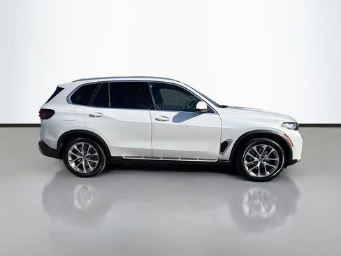 Certified 2025 BMW X5 xDrive50e image 3