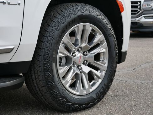 Used 2021 GMC Yukon XL Denali image 9