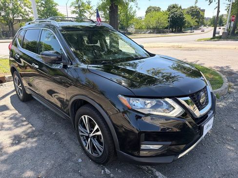 Used 2020 Nissan Rogue SV w/ Sun & Sound Touring Package AWD/4WD image 4