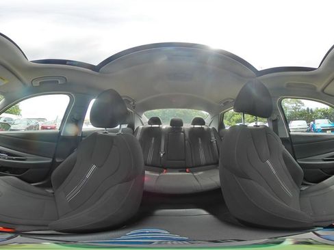 Used 2025 Hyundai Elantra SEL FWD image 42