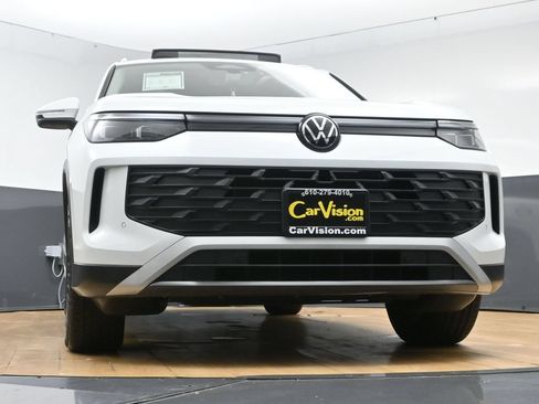 Used 2025 Volkswagen Tiguan SE w/ Panoramic Sunroof Package AWD/4WD image 45