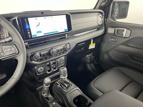 New 2025 Jeep Gladiator Sport w/ Premium Package image 18