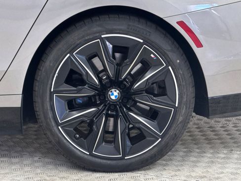 Used 2023 BMW i7 xDrive60 AWD/4WD image 13