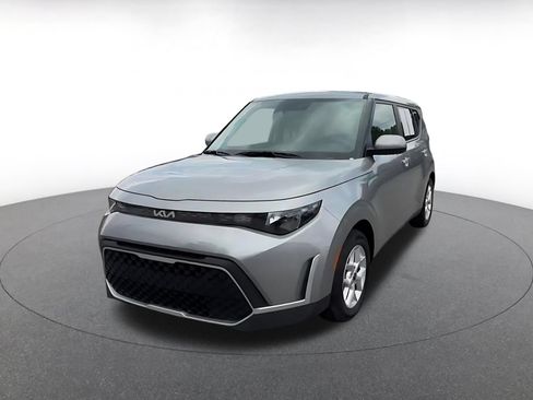 Used 2025 Kia Soul LX w/ LX Technology Package FWD image 5