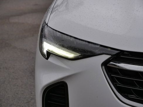 Used 2022 Buick Envision Essence w/ Sport Touring Package image 3