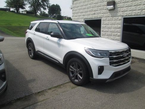Used 2025 Ford Explorer Active w/ Active Comfort Package AWD/4WD image 6