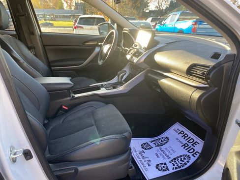 Used 2023 Mitsubishi Eclipse Cross SE image 11