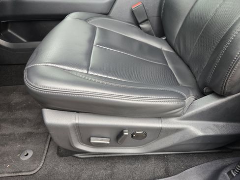 Used 2024 Ford Expedition XLT image 18