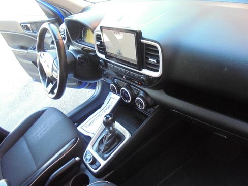 Used 2024 Hyundai Venue Limited FWD image 13