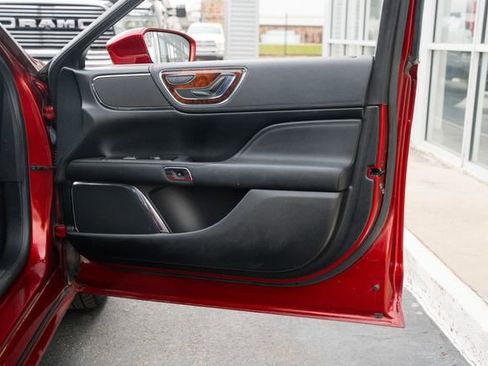 Used 2017 Lincoln Continental Select w/ Technology Package image 27