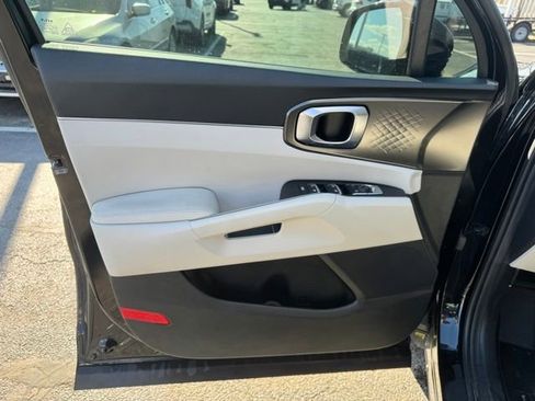 Used 2025 Kia Sorento EX w/ EX Panoramic Sunroof Package image 13