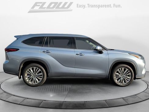 Used 2024 Toyota Highlander Platinum FWD image 10