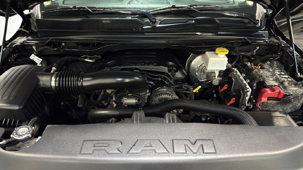 Used 2019 RAM 1500 Laramie AWD/4WD image 36