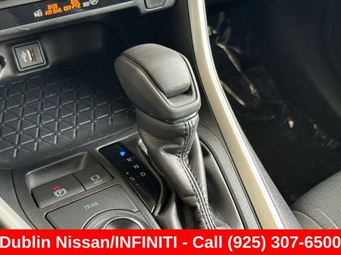 Used 2025 Toyota RAV4 XLE AWD/4WD image 34