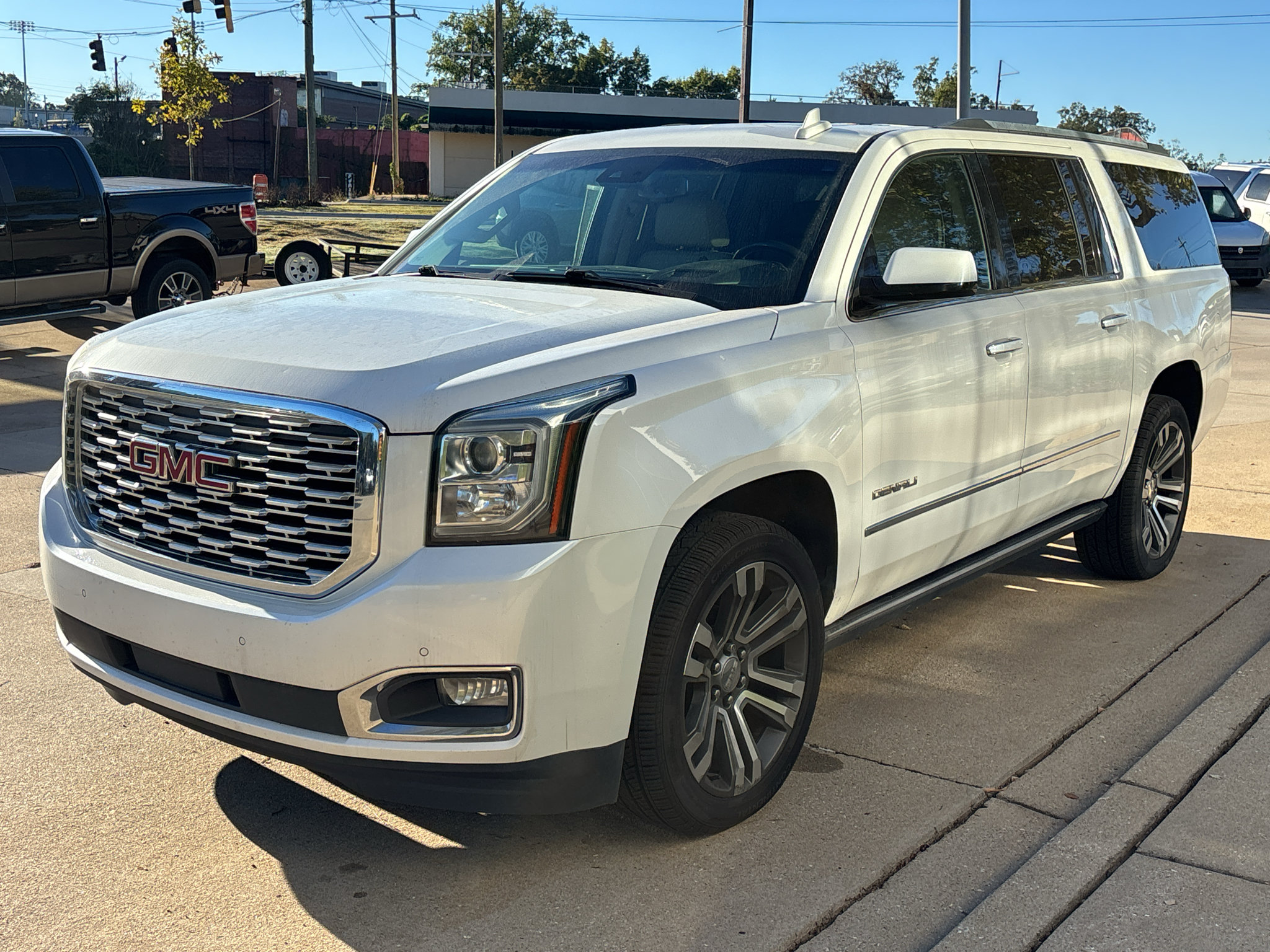 Used 2019 GMC Yukon XL Denali w/ Denali Ultimate Package AWD/4WD image 4