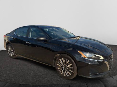 Used 2024 Nissan Altima 2.5 SV FWD image 3