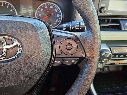 Used 2020 Toyota RAV4 XLE w/ Convenience Package image 18