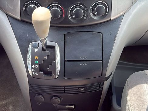 Used 2010 Toyota Sienna LE image 18