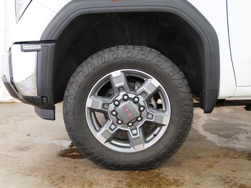 Used 2025 GMC Sierra 2500 SLT w/ SLT Convenience Package AWD/4WD image 15