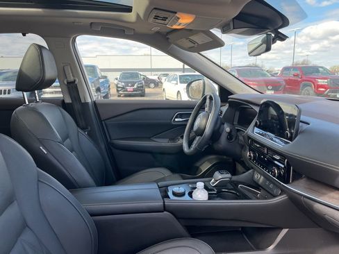 Used 2023 Nissan Rogue Platinum w/ Platinum Premium Package AWD/4WD image 2