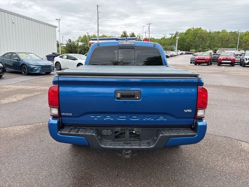 Used 2018 Toyota Tacoma TRD Sport AWD/4WD image 6