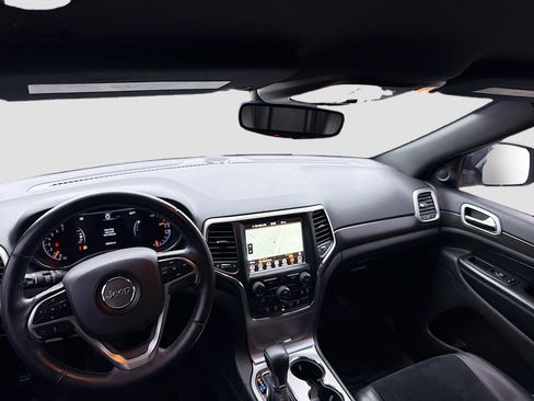 Used 2018 Jeep Grand Cherokee Laredo image 25