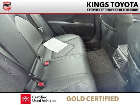 Used 2021 Toyota Camry XLE w/ Cold Weather Package image 10