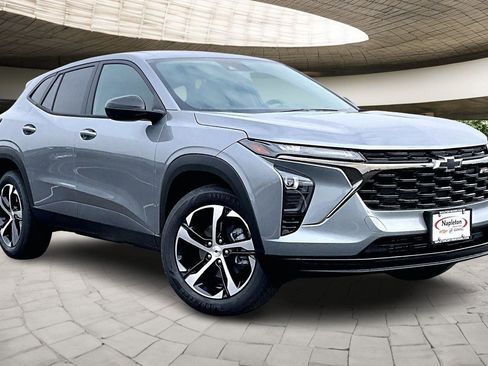 New 2026 Chevrolet Trax RS w/ Driver Confidence Package image 2