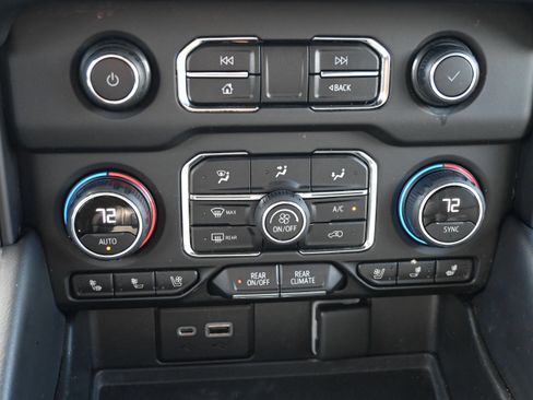 Used 2021 Chevrolet Tahoe Premier w/ Premium Package image 28