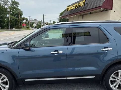 Used 2018 Ford Explorer Limited w/ Equipment Group 301A AWD/4WD image 3