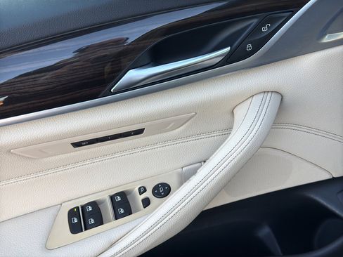 Used 2019 BMW 530i xDrive w/ Convenience Package image 12