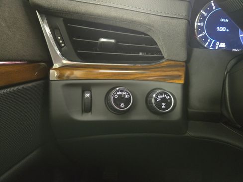 Used 2017 Cadillac Escalade ESV Luxury image 34