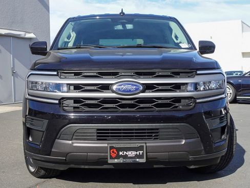 Used 2024 Ford Expedition XLT image 3