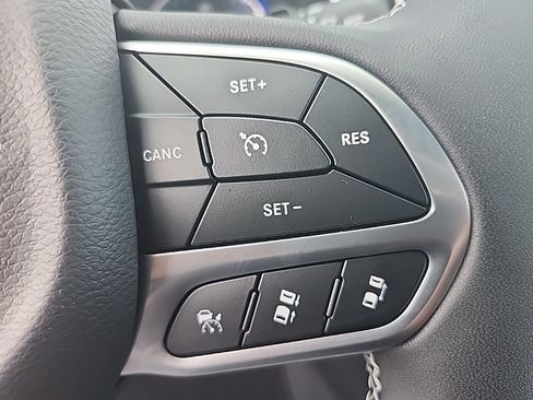 New 2026 Chrysler Pacifica Select image 32