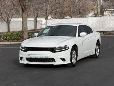 Used 2018 Dodge Charger SXT image 9