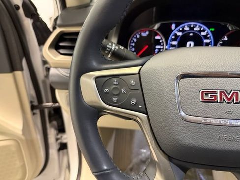 Used 2021 GMC Acadia Denali w/ Denali Ultimate Package AWD/4WD image 18