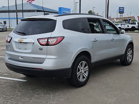 Used 2016 Chevrolet Traverse LT image 5