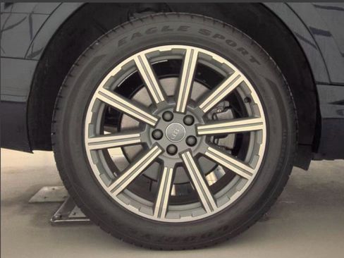 Used 2018 Audi Q7 3.0T Premium Plus AWD/4WD image 16