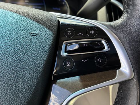 Used 2019 Cadillac Escalade ESV Premium Luxury AWD/4WD image 32