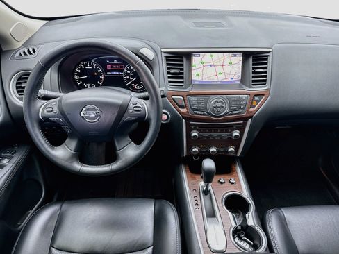 Used 2019 Nissan Pathfinder Platinum w/ Cargo Package FWD image 15