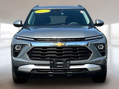 Used 2025 Chevrolet TrailBlazer LT AWD/4WD image 2