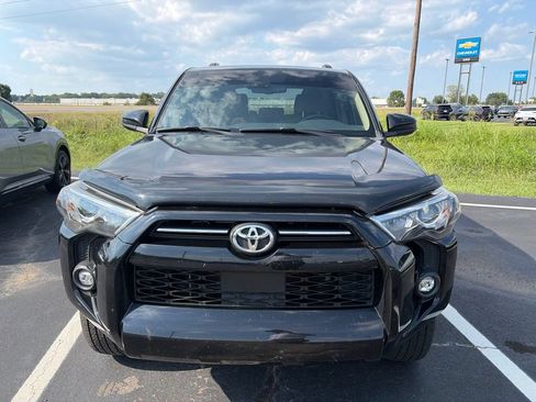 Used 2022 Toyota 4Runner SR5 AWD/4WD image 2