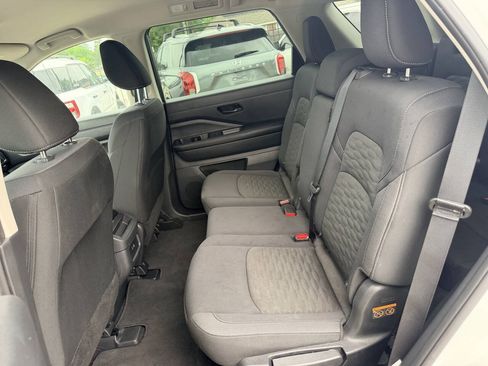 Used 2025 Nissan Pathfinder S FWD image 12