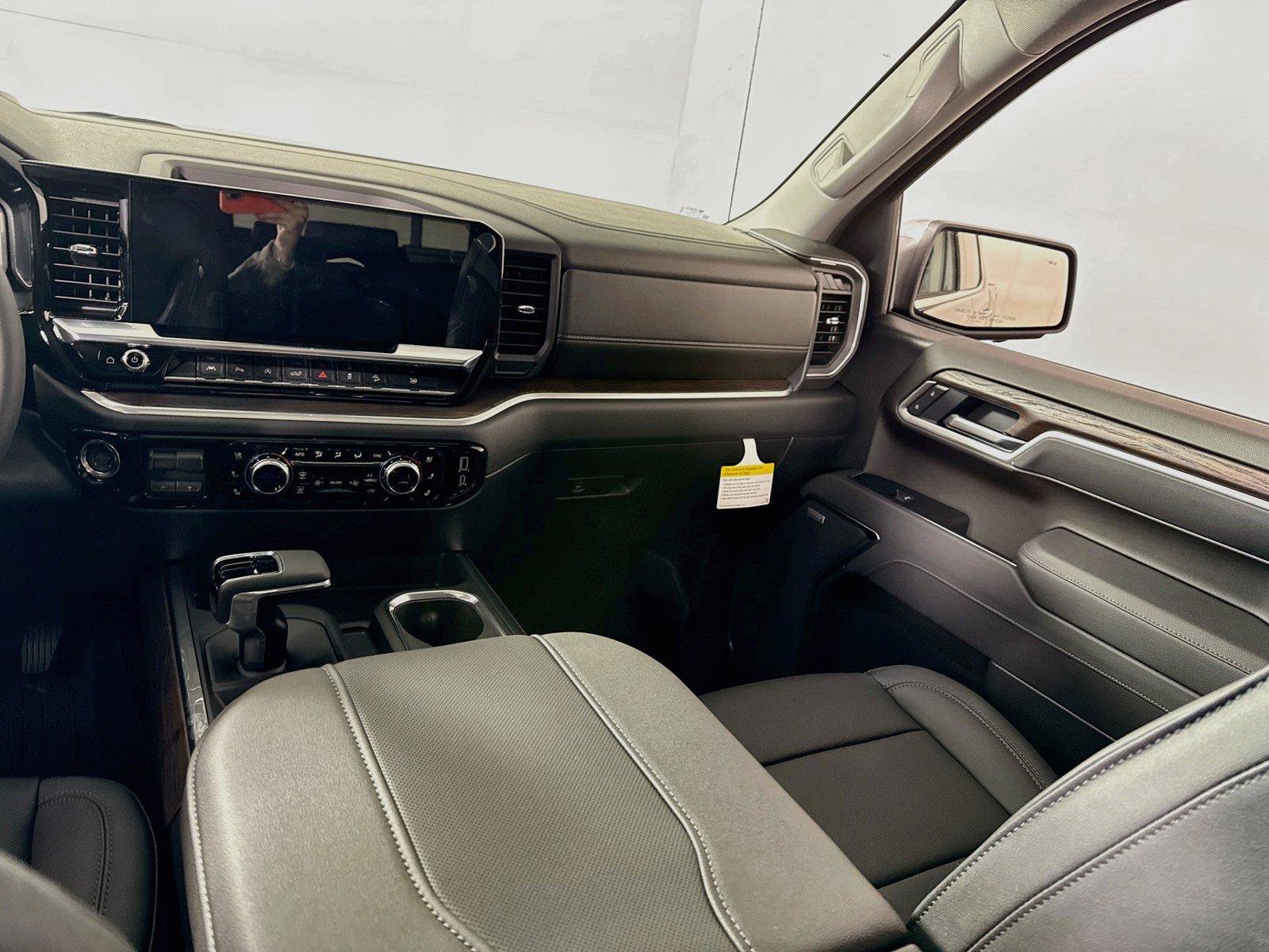 New 2026 GMC Sierra 1500 SLT AWD/4WD image 18
