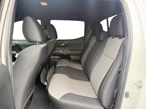 Used 2022 Toyota Tacoma TRD Off-Road image 16